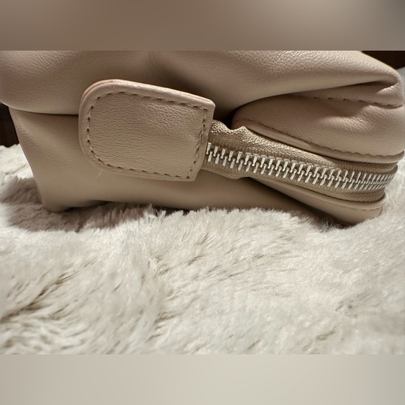Rose Inc Nude Cream Makeup Bag - Picture 3 of 8